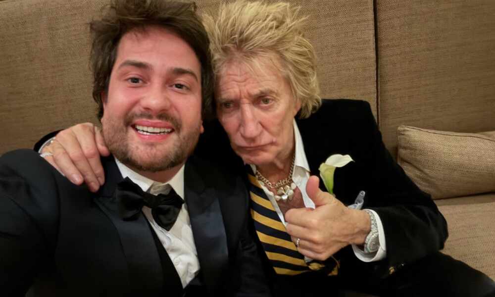 O dermatologista Ivan Rollemberg e o amigo famoso, o músico inglês Rod Stewart, em Londres. Crédito da foto: Divulgação